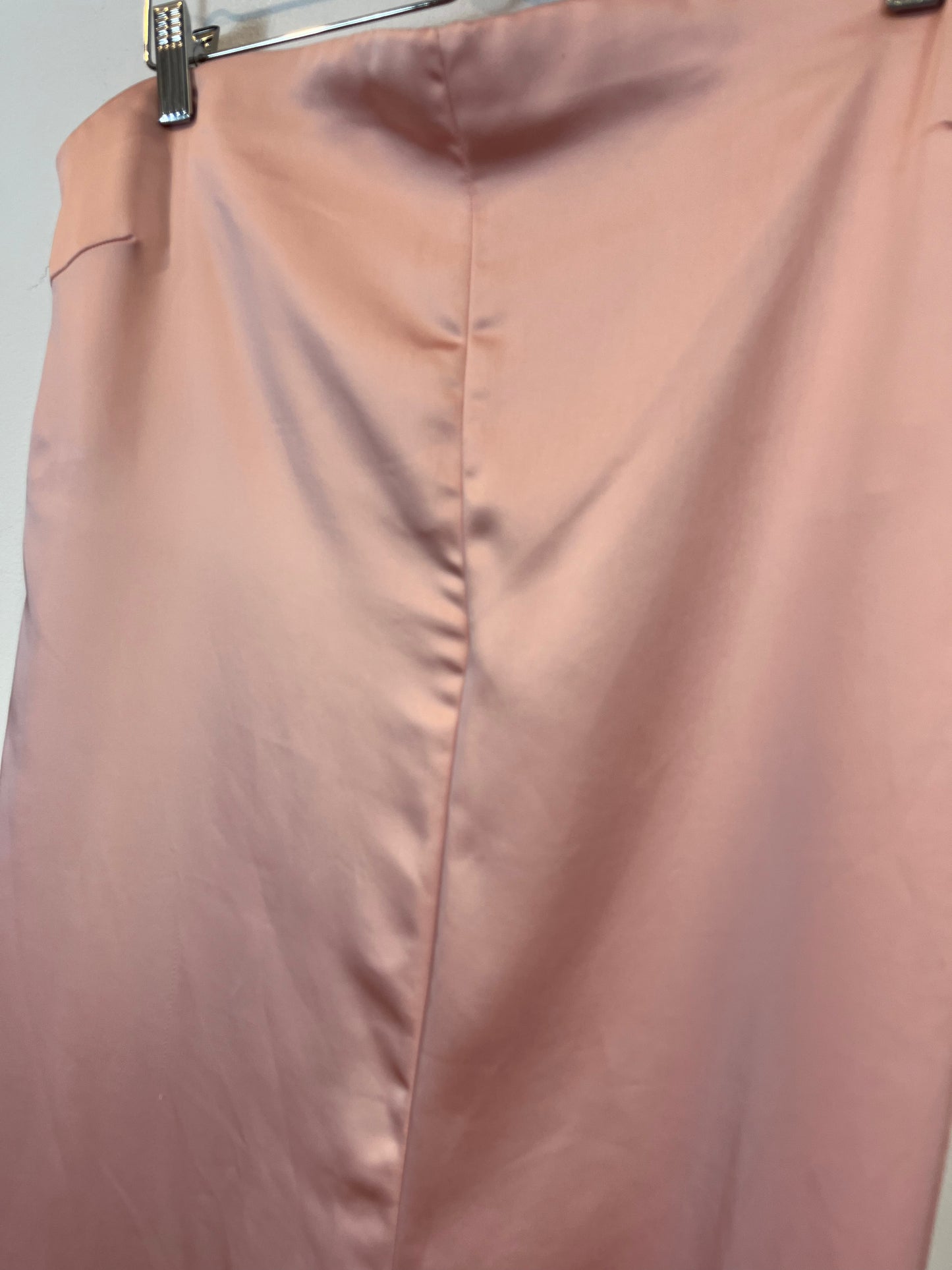 ZARA. Mono largo rosa satinado. T XL