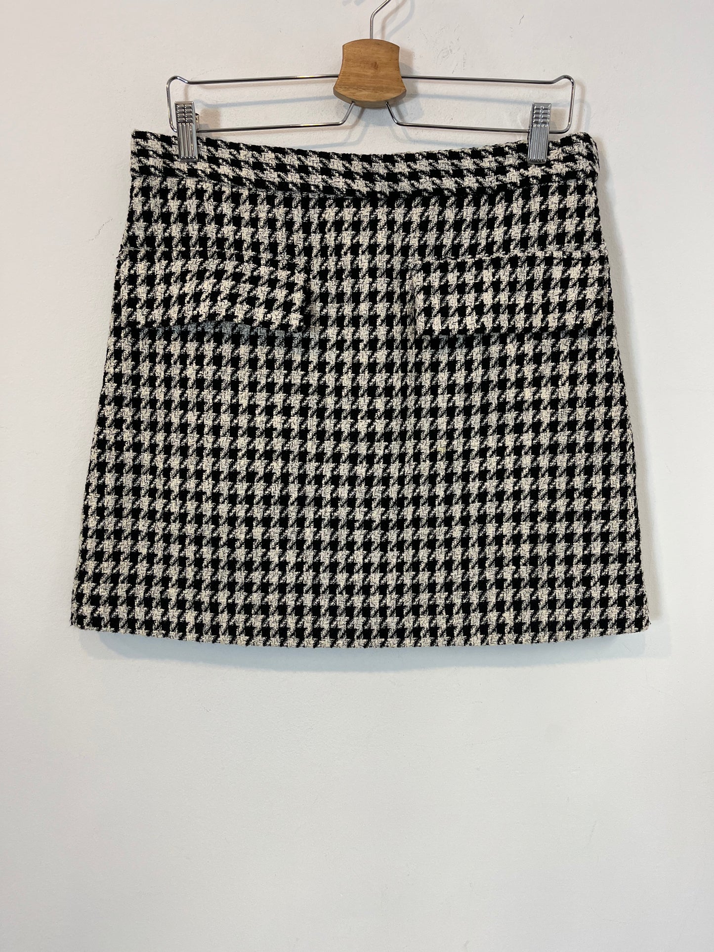 OTRAS. Falda tweed pata de gallo. T 40