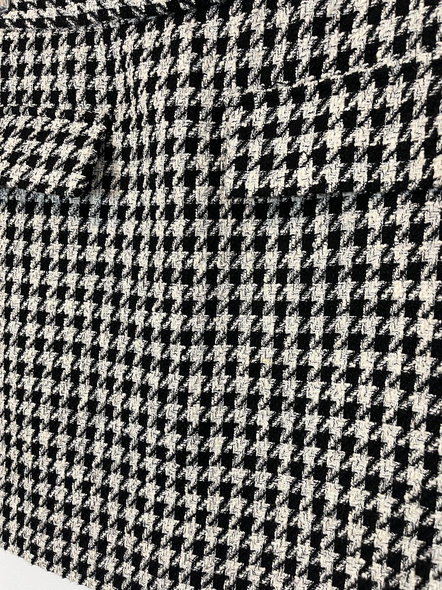 OTRAS. Falda tweed pata de gallo. T 40