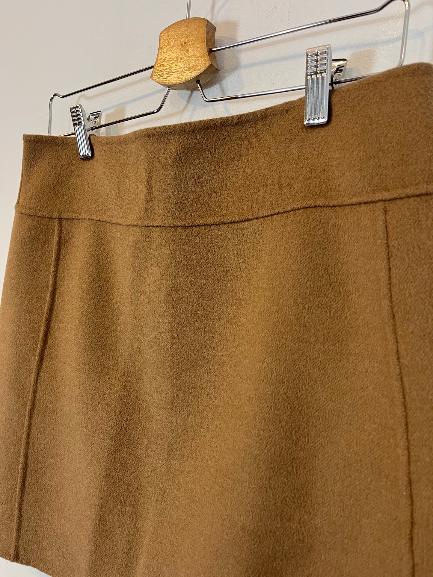 MAxMARA. Falda camel lana. T 40