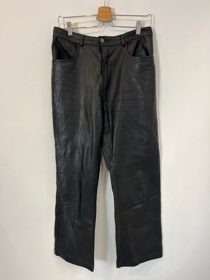 OTRAS. Pantalón piel recto. T 40