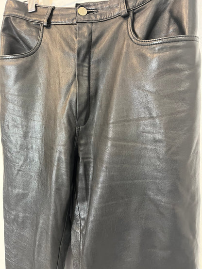 OTRAS. Pantalón piel recto. T 40