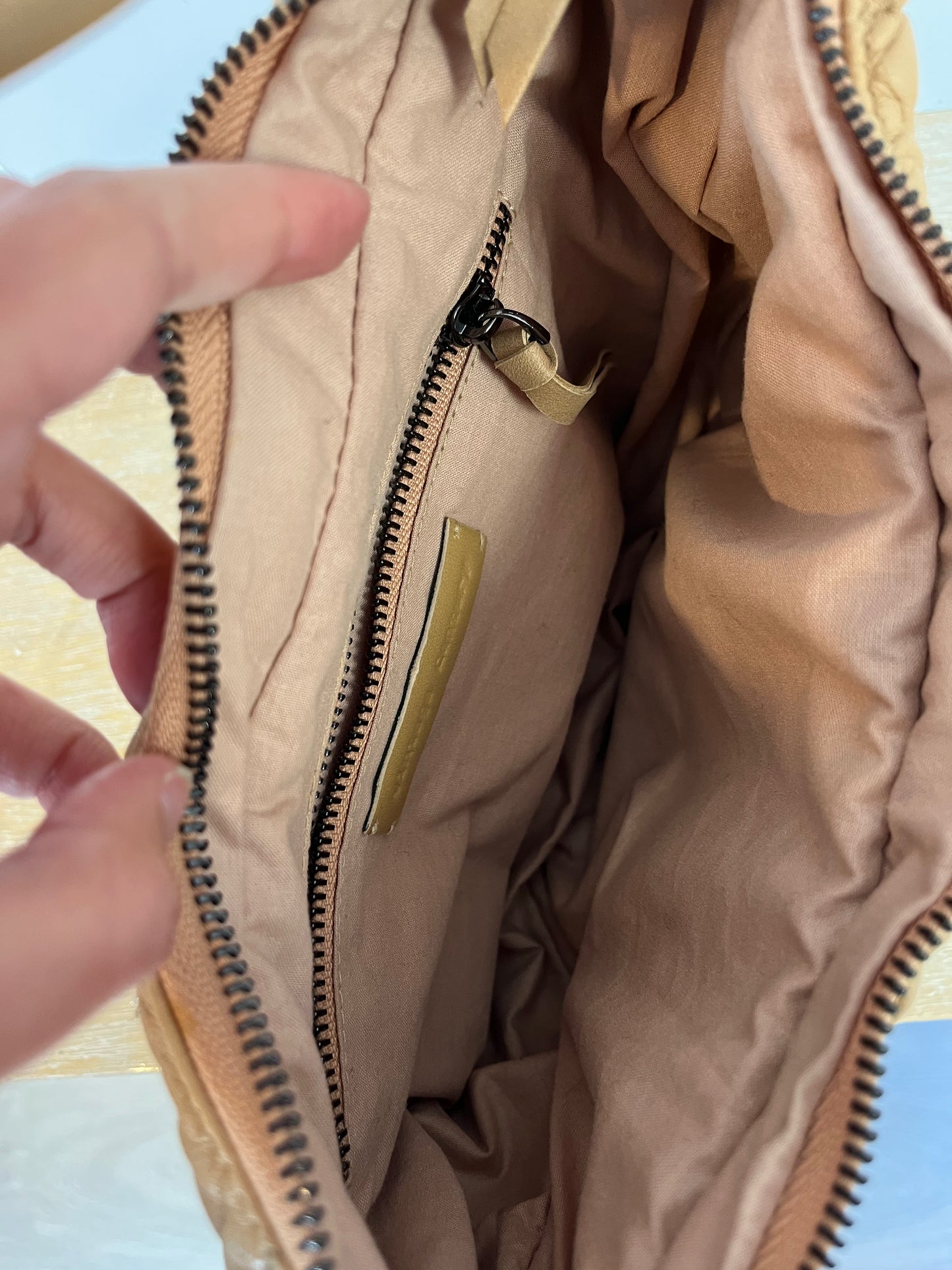 VINTAGE CENTURY. Bolso camel piel guateado