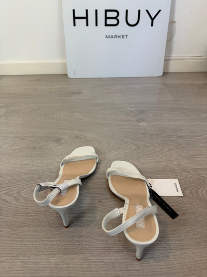 MANGO. Sandalias de tacón de tiras blancas