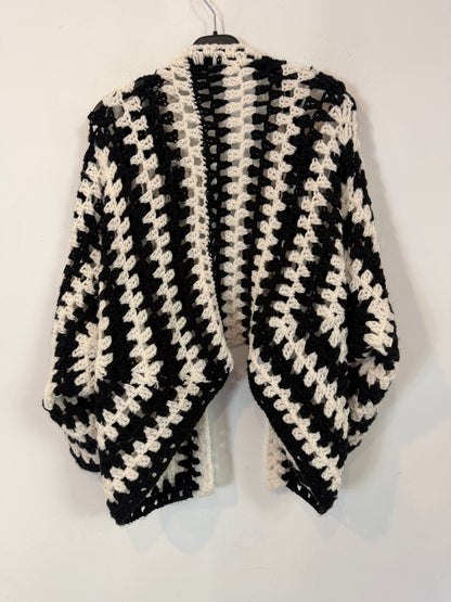 OTRAS. Chaqueta crochet manga 3/4