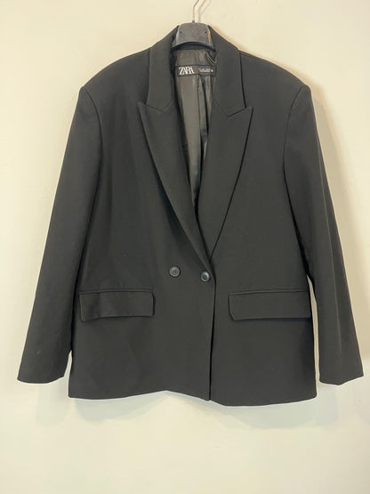 ZARA. Blazer negra cruzada. T L