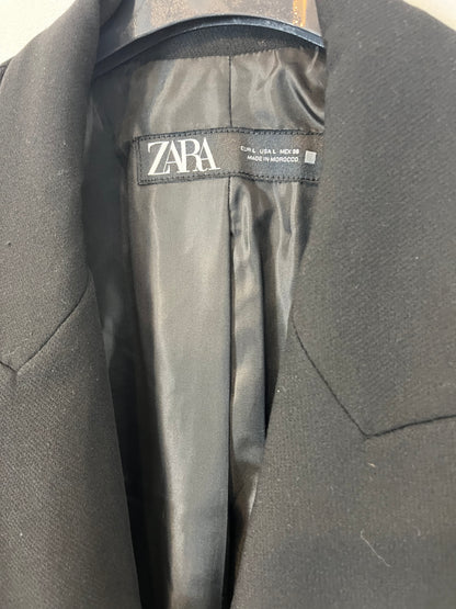 ZARA. Blazer negra cruzada. T L