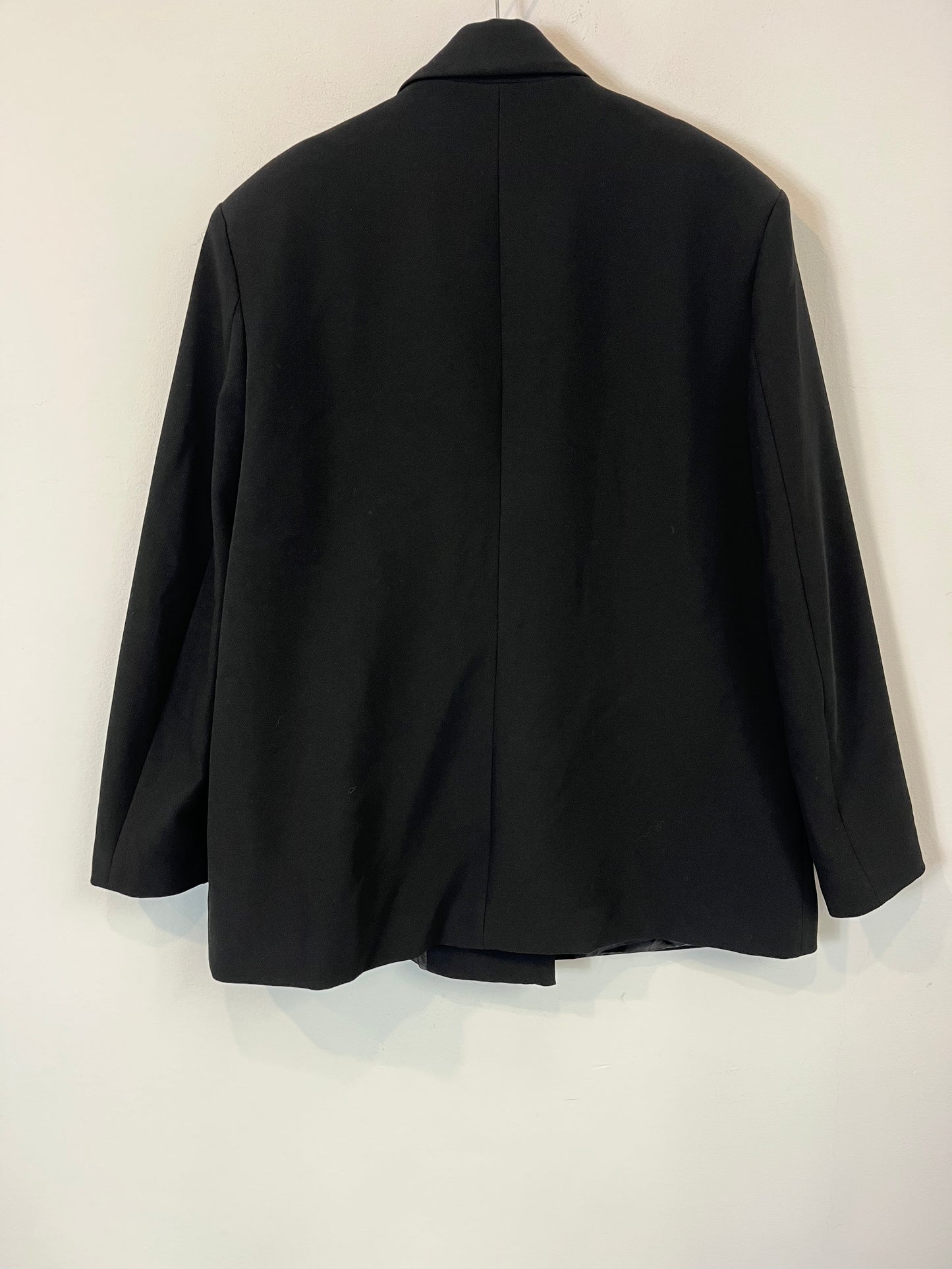 ZARA. Blazer negra cruzada. T L