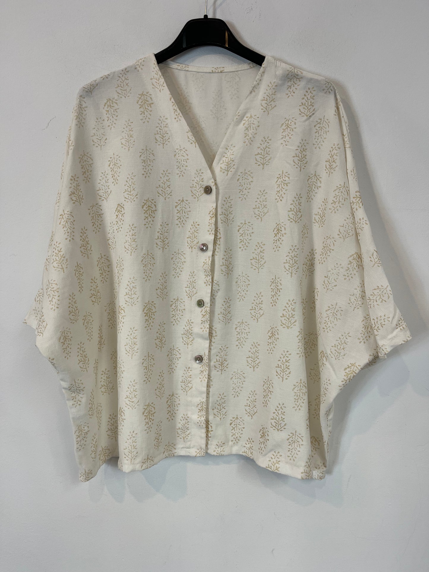 OTRAS. Conjunto blanco fluido estampado hojas. T M/L