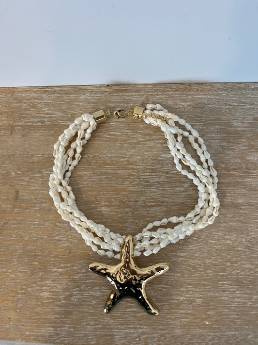 OTRAS. Collar conchas y estrellas