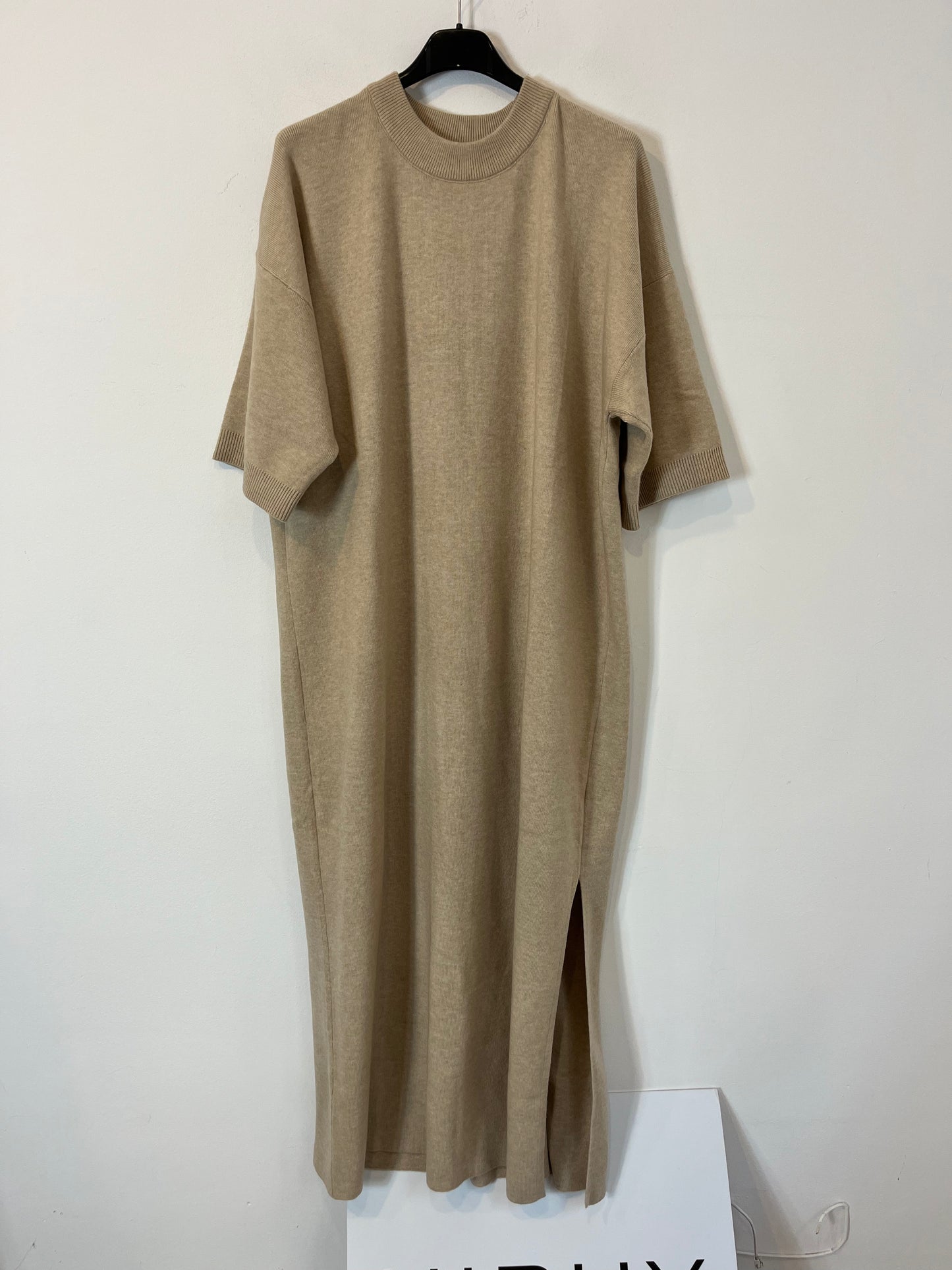 PARFOIS. Beige knitted midi dress. TM/L