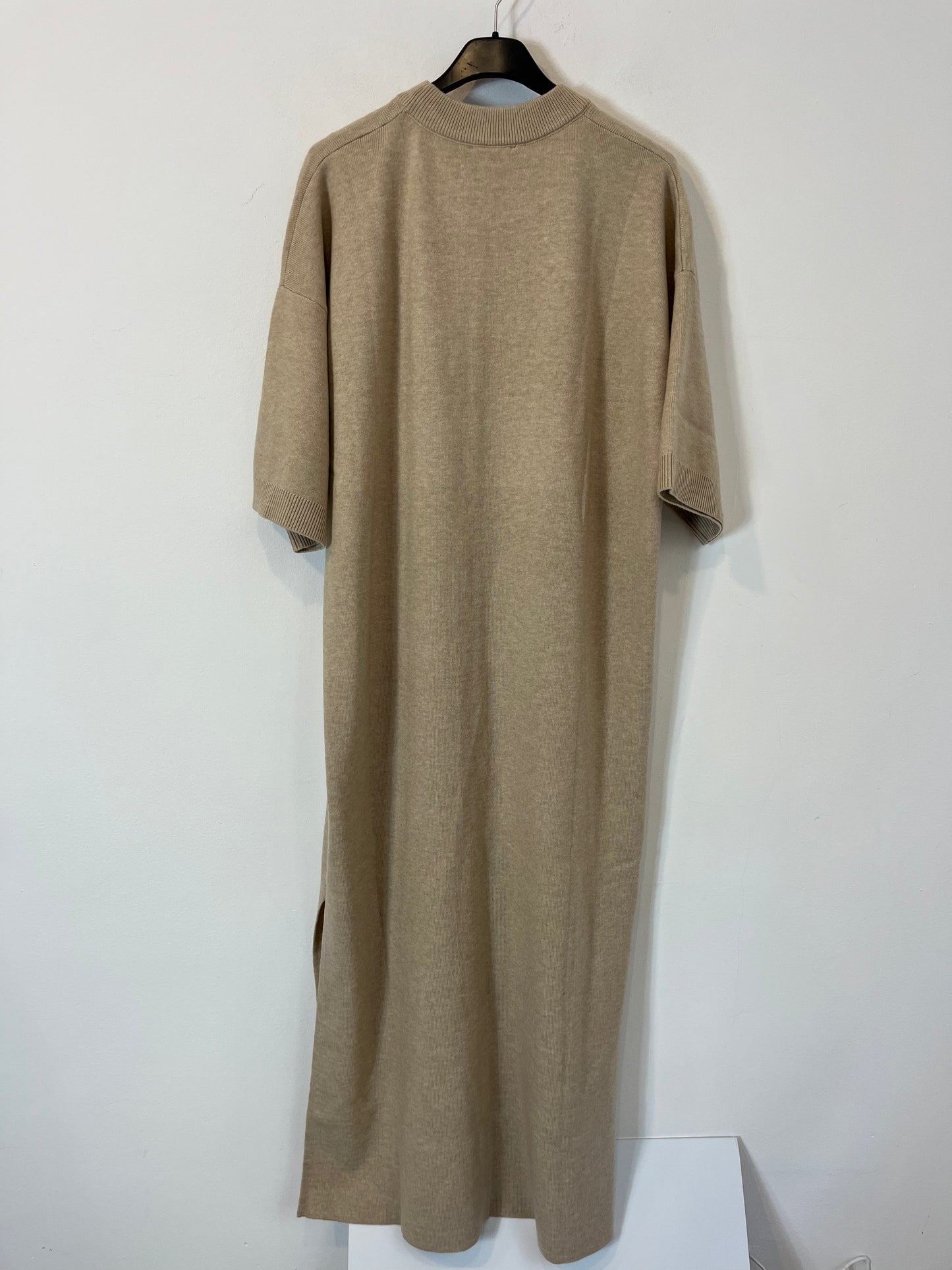 PARFOIS. Beige knitted midi dress. TM/L