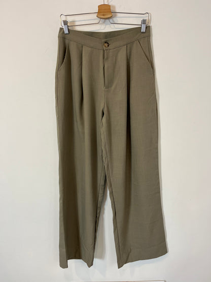 DAZY. Flowy green pleated trousers. Size XL (M/L)