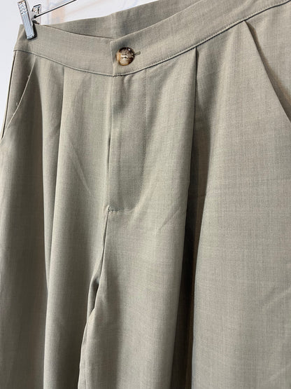 DAZY. Flowy green pleated trousers. Size XL (M/L)