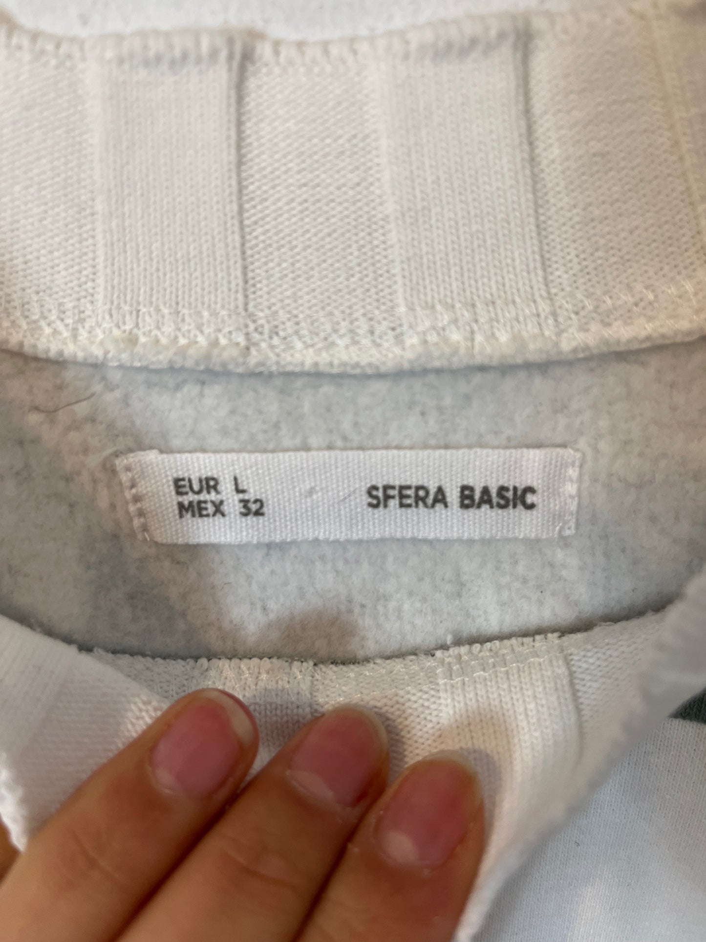 SFERA. Sudadera rayas detalle cuello. T L