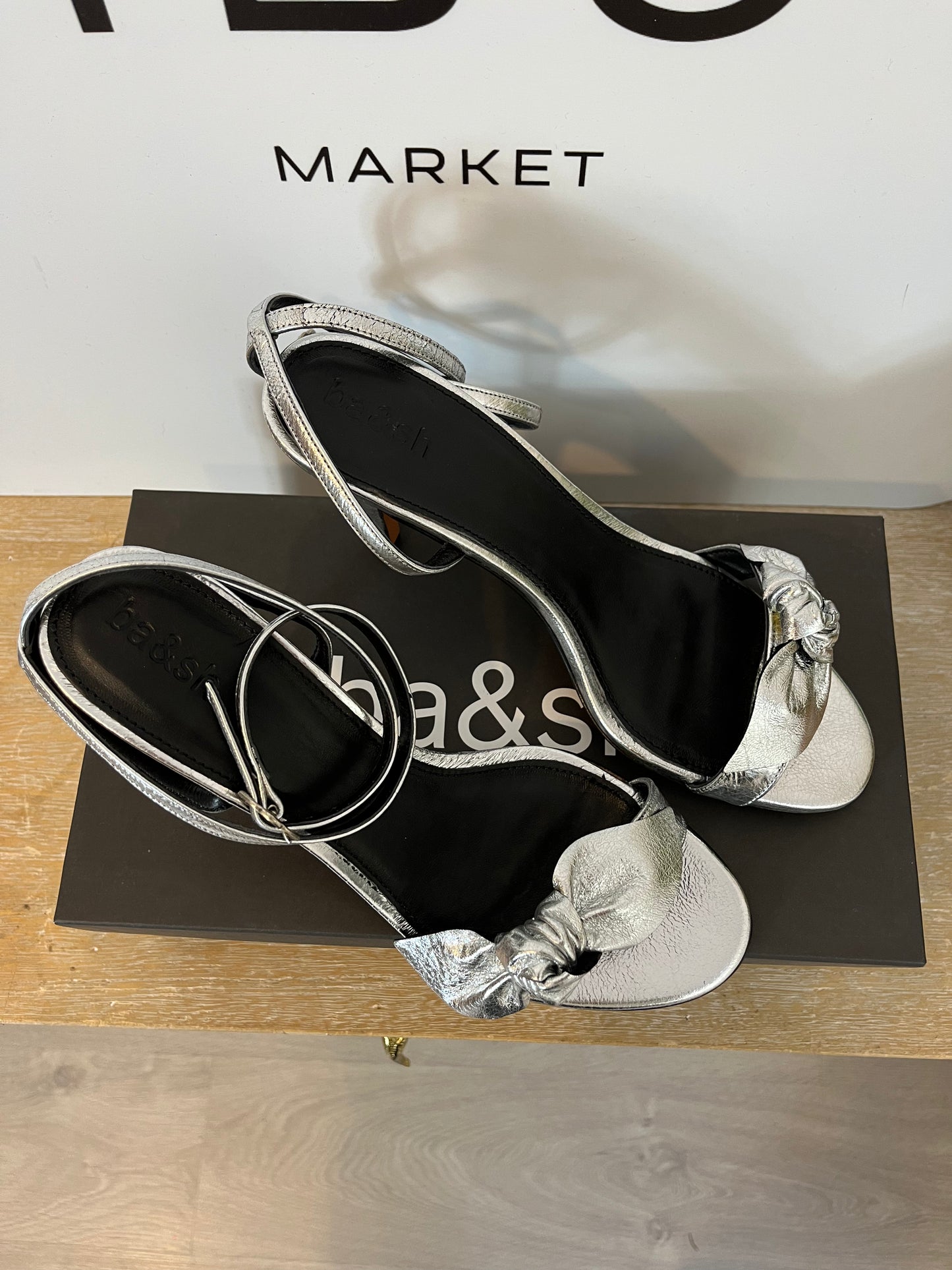 BA&amp;SH. Silver bow sandal. Size 38