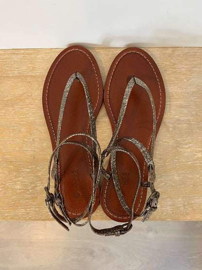 INTROPIA. Sandalia plana tiras cobre. T 38