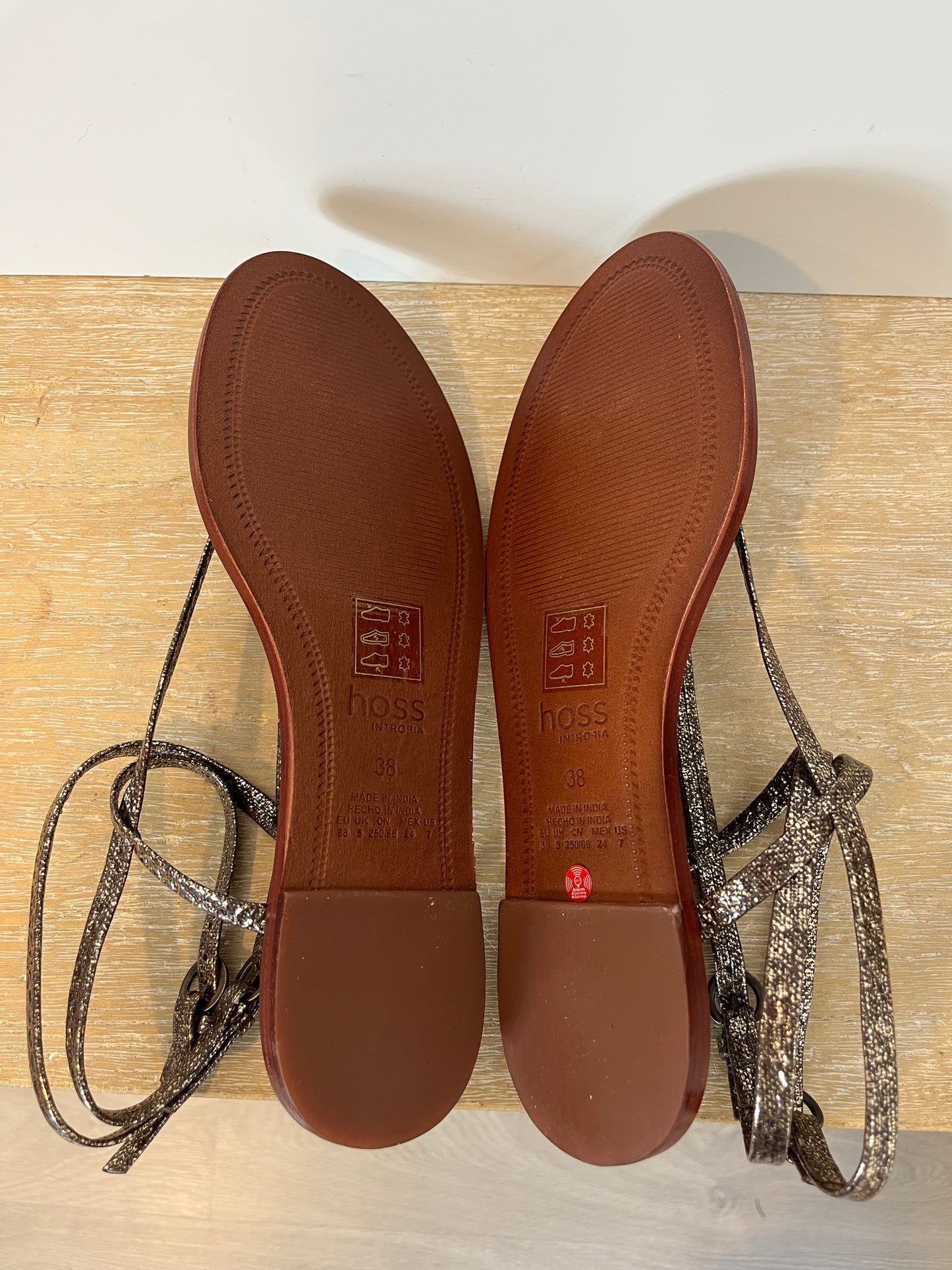 INTROPIA. Sandalia plana tiras cobre. T 38