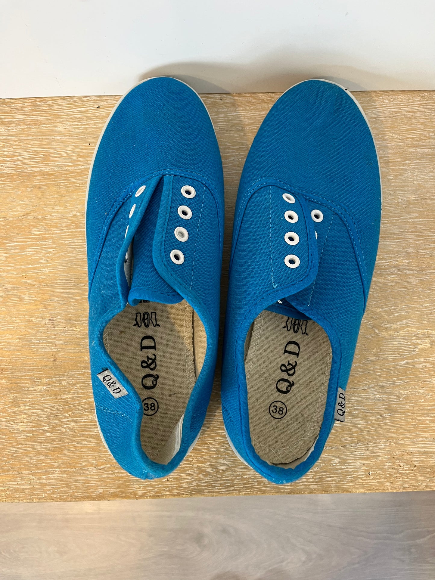 Q&D. Zapatilla turquesa . T 38