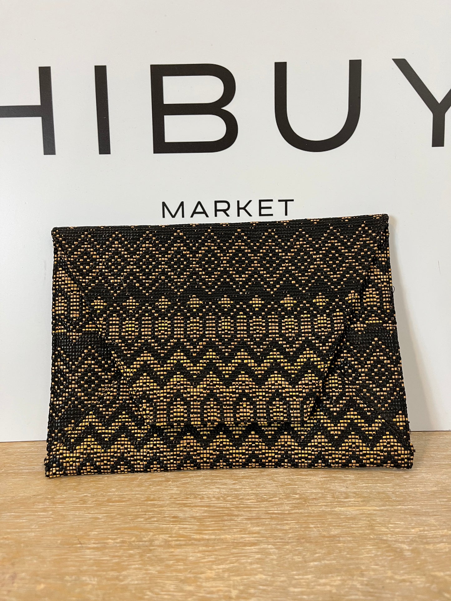 MANGO. Cartera de mano textura bicolor