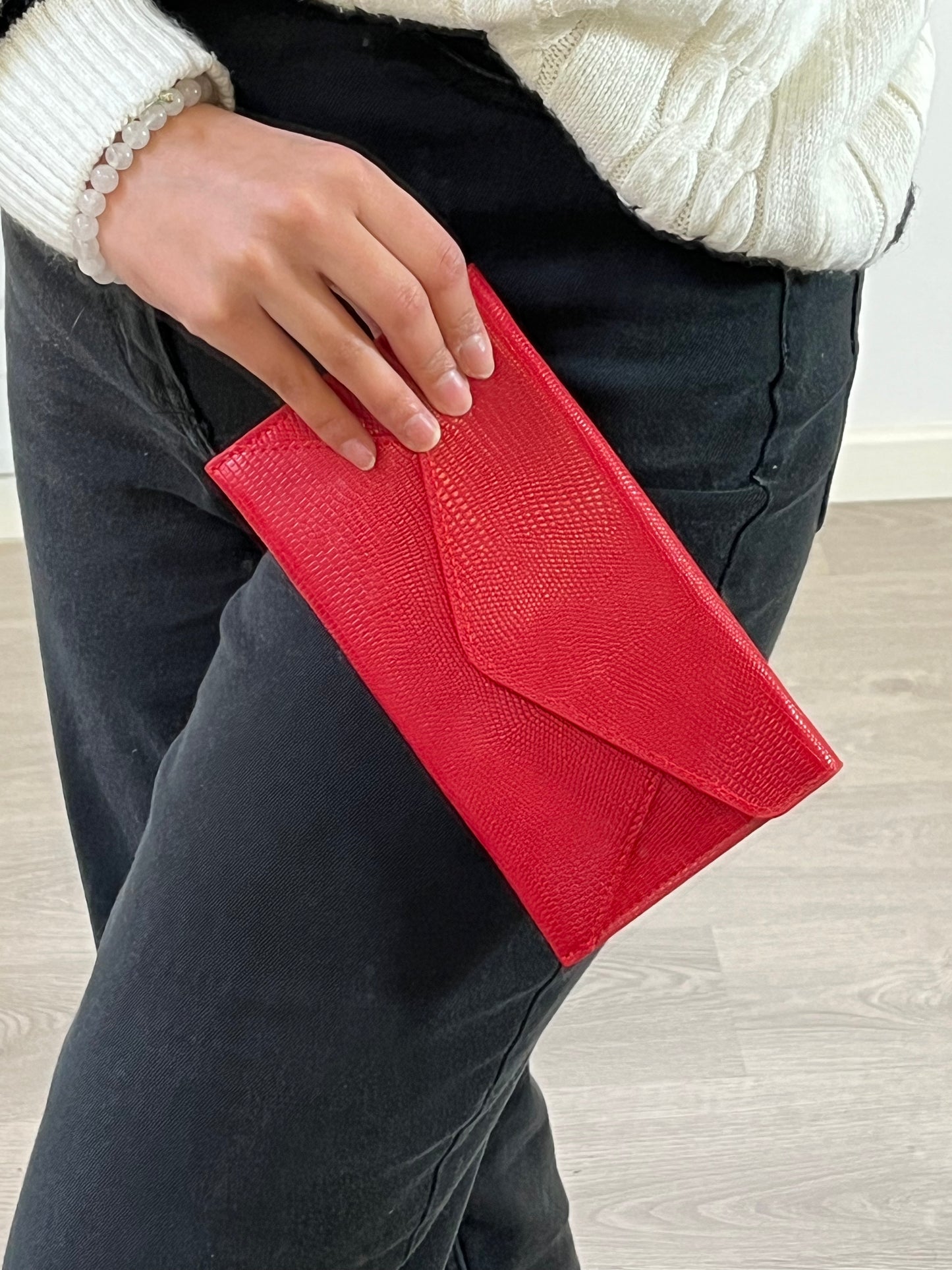 REDONDO BRAND. Cartera roja textura