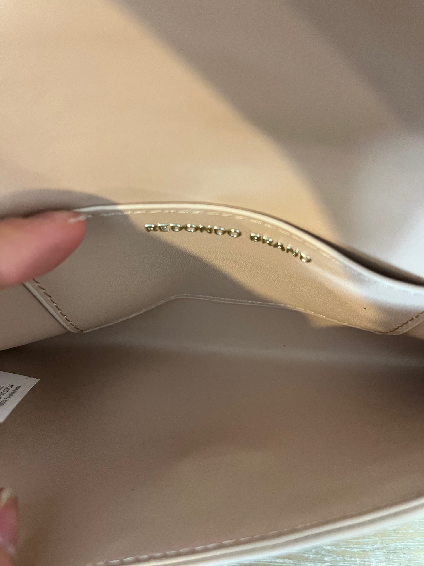 REDONDO BRAND. Cartera beige textura