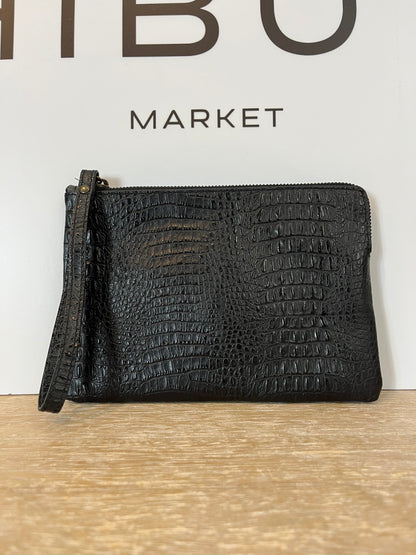 MICUIR. Cartera de mano piel troquelada