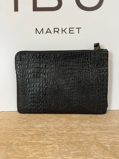 MICUIR. Cartera de mano piel troquelada