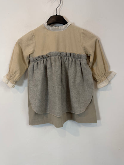 PATRICIA MENDILUCE. Vestido de niña en gris. T. 2 años