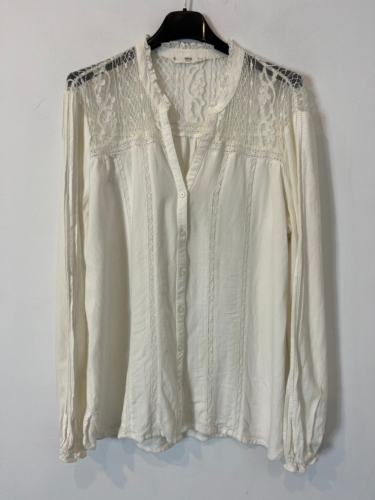MANGO. White blouse with lace detail. TM