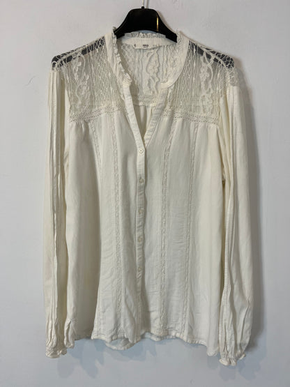 MANGO. White blouse with lace detail. TM