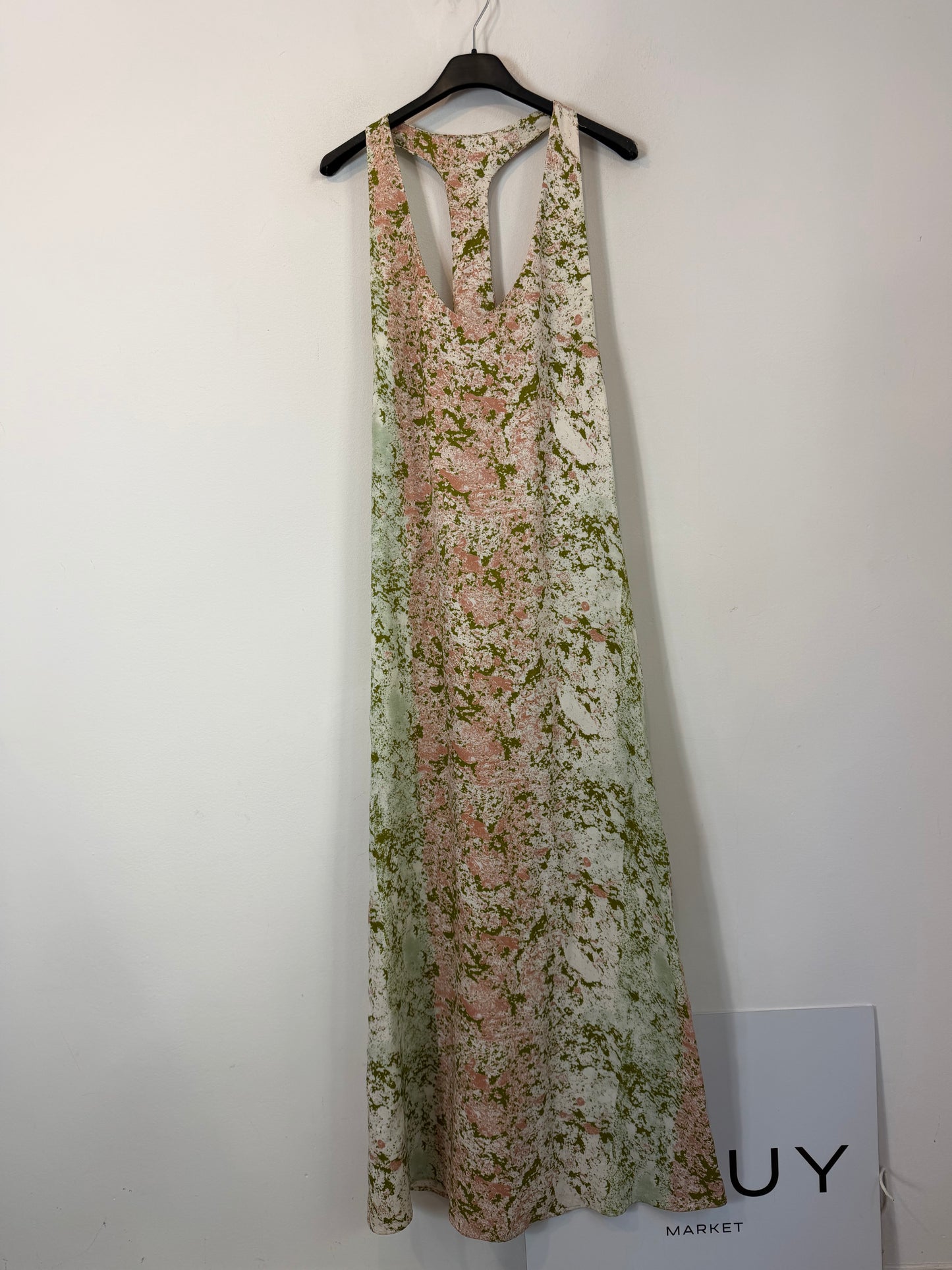 MANGO COMMITTED. Vestido largo fluido con diseño estampado