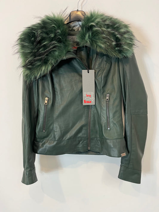 SEXY WOMAN. Green leather jacket with a fur collar. TS
