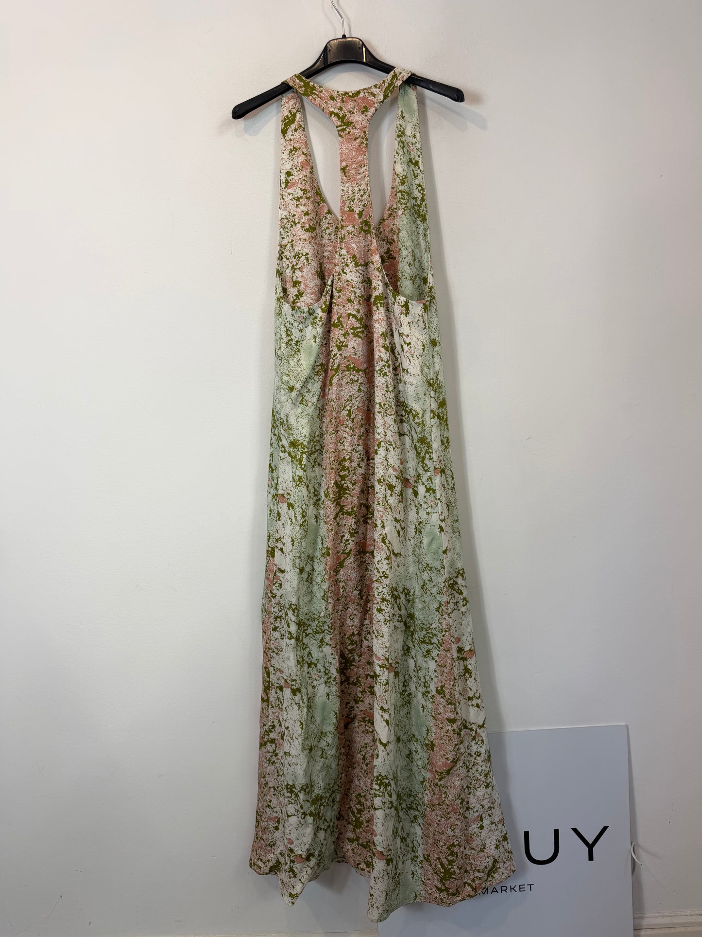 MANGO COMMITTED. Vestido largo fluido con diseño estampado