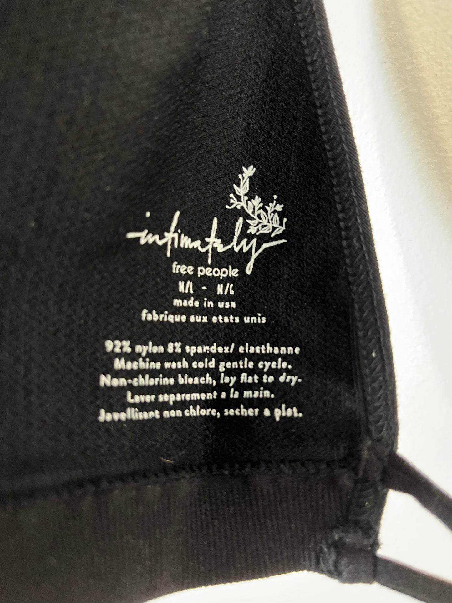 FREE PEOPLE. Top negro elástico espalda tiras. T M/L