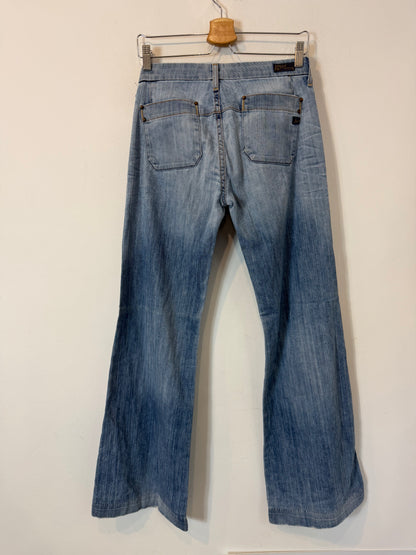 CITIZENS OF HUMANITY. Denim ligeramente acampanado