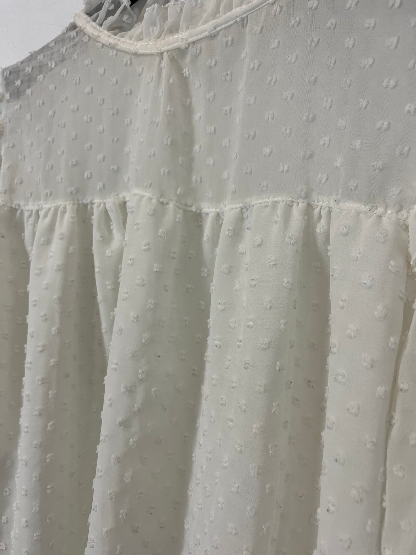 OTHERS. Flowing white plumeti blouse. TS