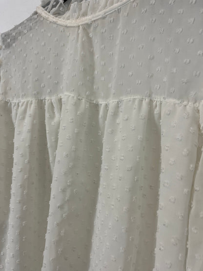 OTHERS. Flowing white plumeti blouse. TS