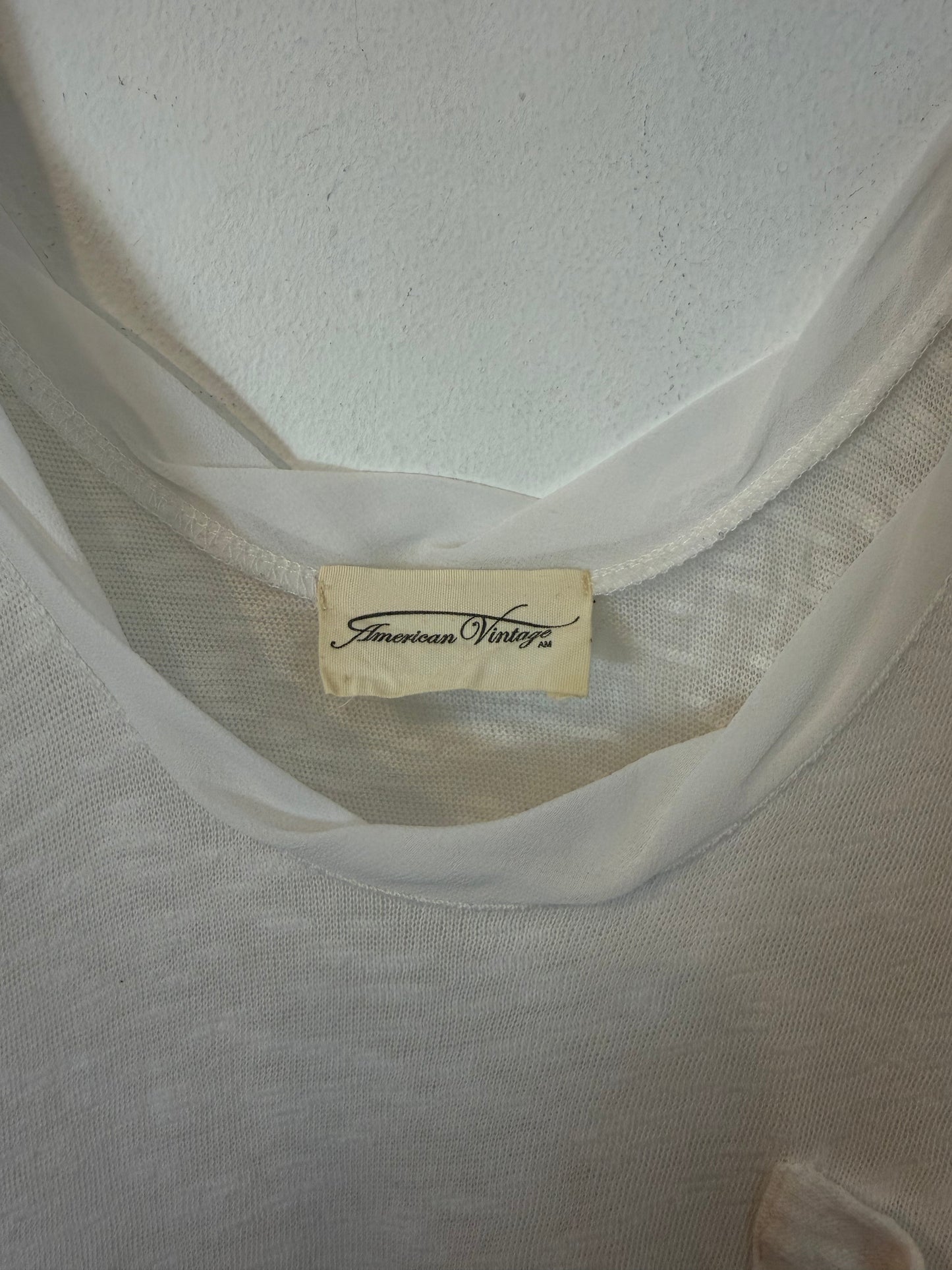 AMERICAN VINTAGE. Camiseta blanca algodón detalle escote