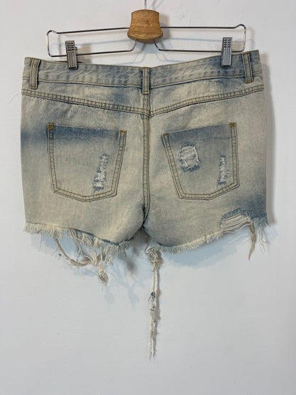 VILA. Ripped denim shorts. TL