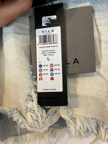 VILA. Ripped denim shorts. TL