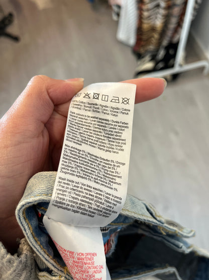 VILA. Ripped denim shorts. TL