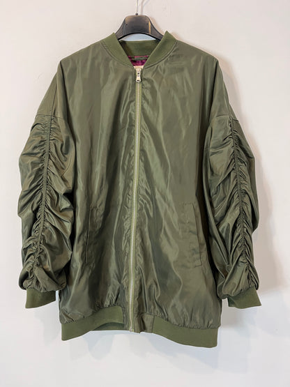 SLOWLOVE. Green bomber jacket with sleeve detail. TS