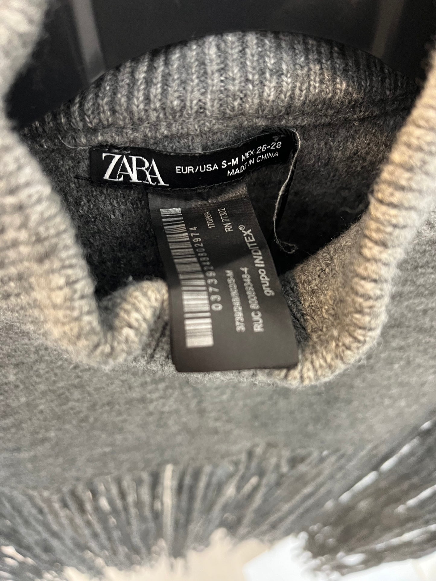 ZARA. Top punto gris flecos. T S/M