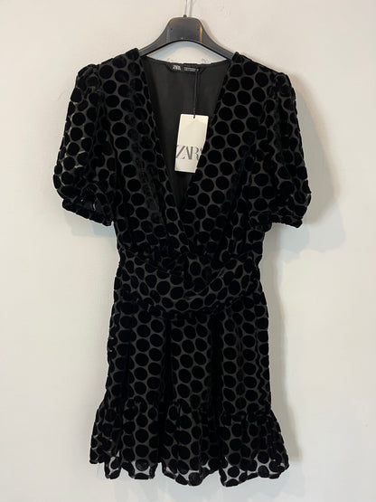 ZARA. Black dress with gathered velvet. TS