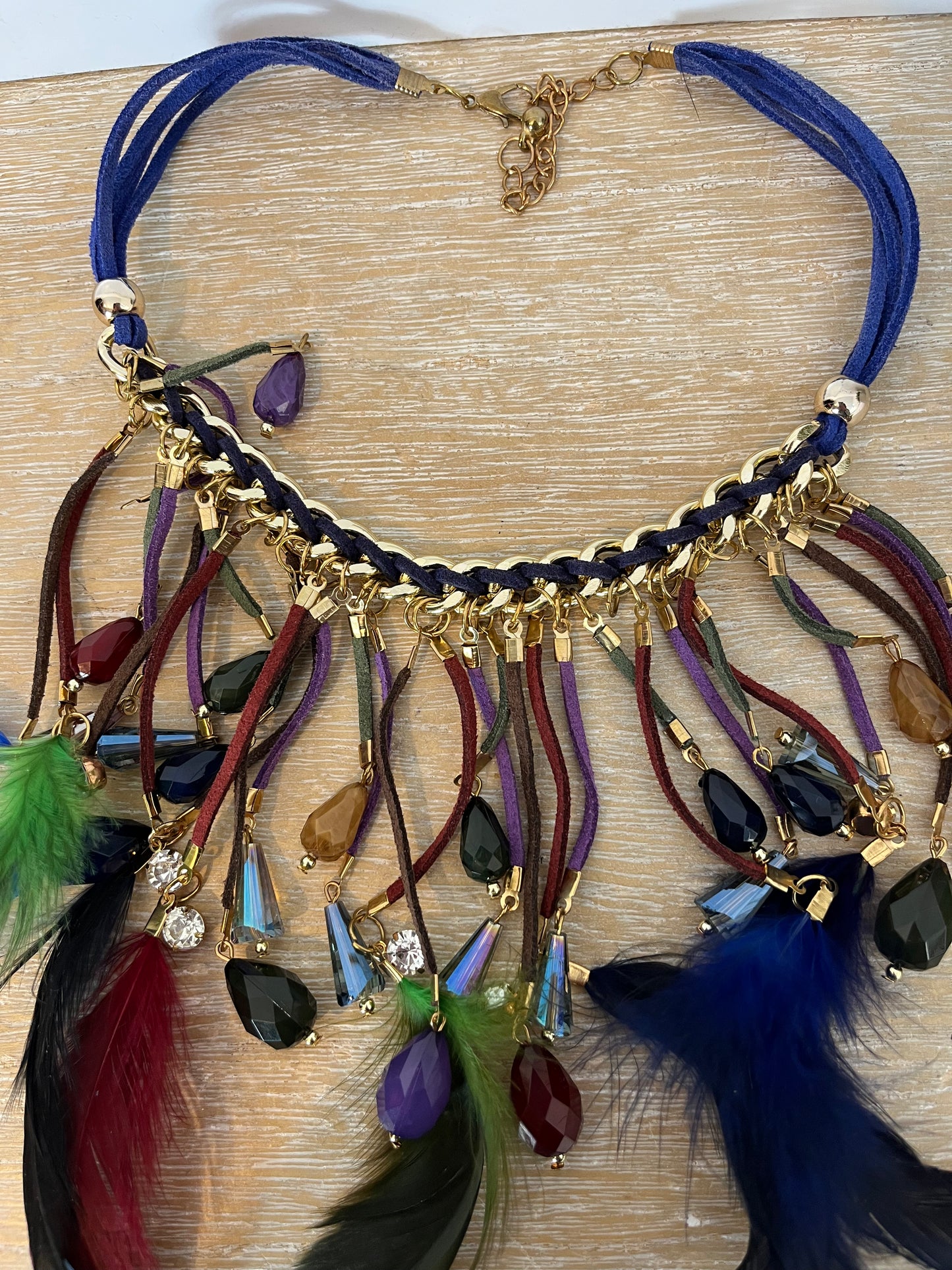 OTHER. Black necklace with beads and colored feathers
