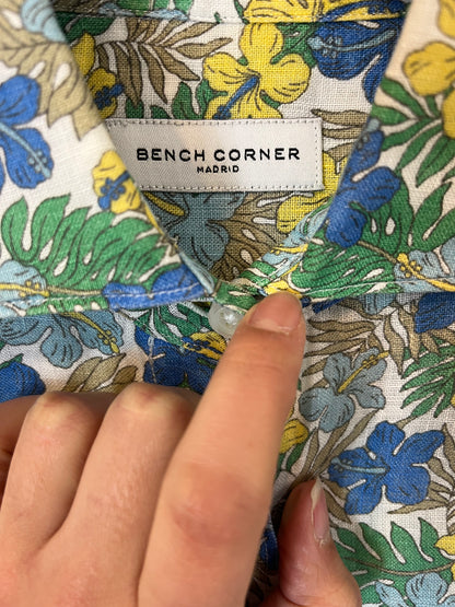BENCH CORNER. Camisa lino flores. T 42 (S)