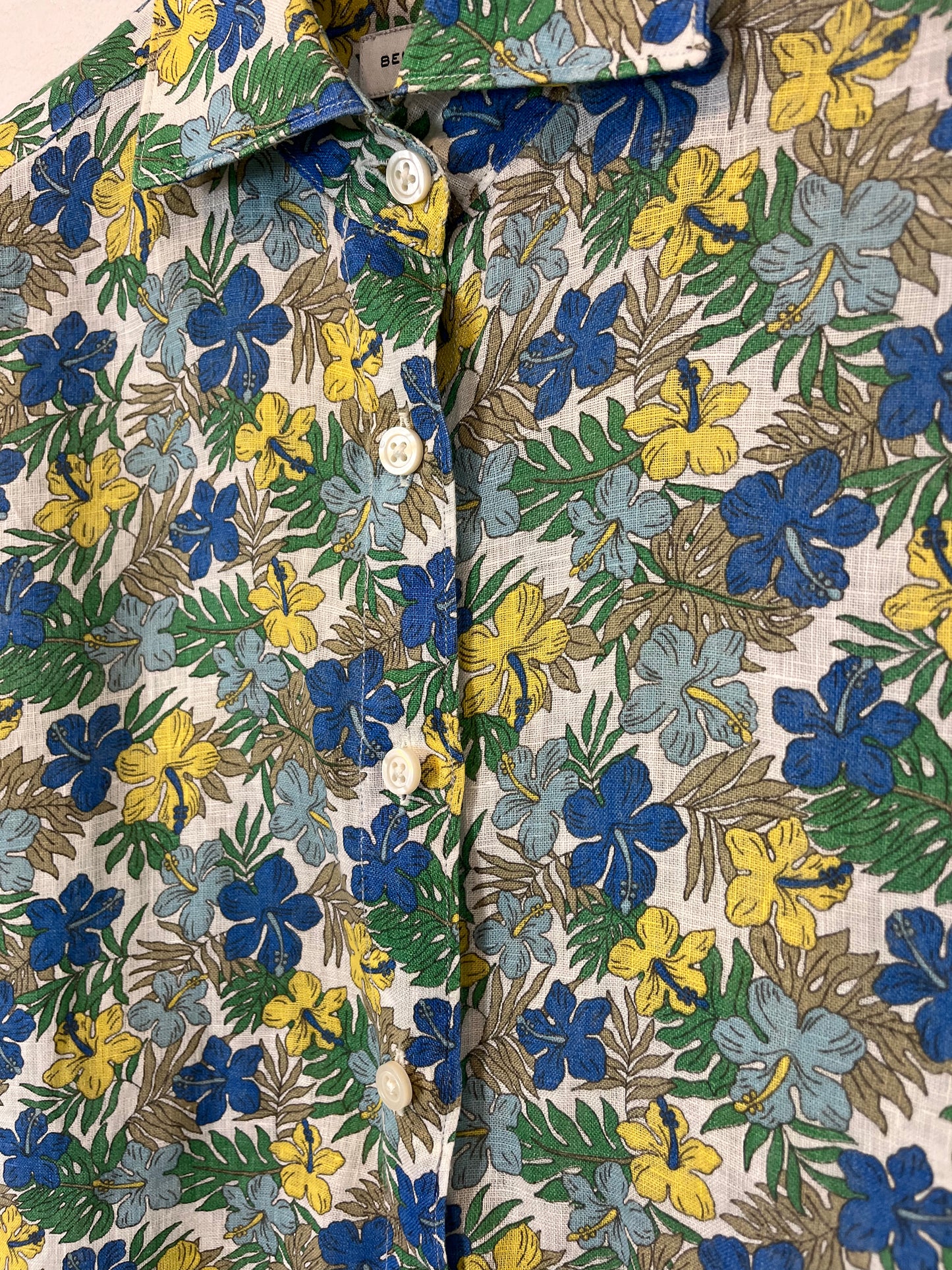 BENCH CORNER. Camisa lino flores. T 42 (S)