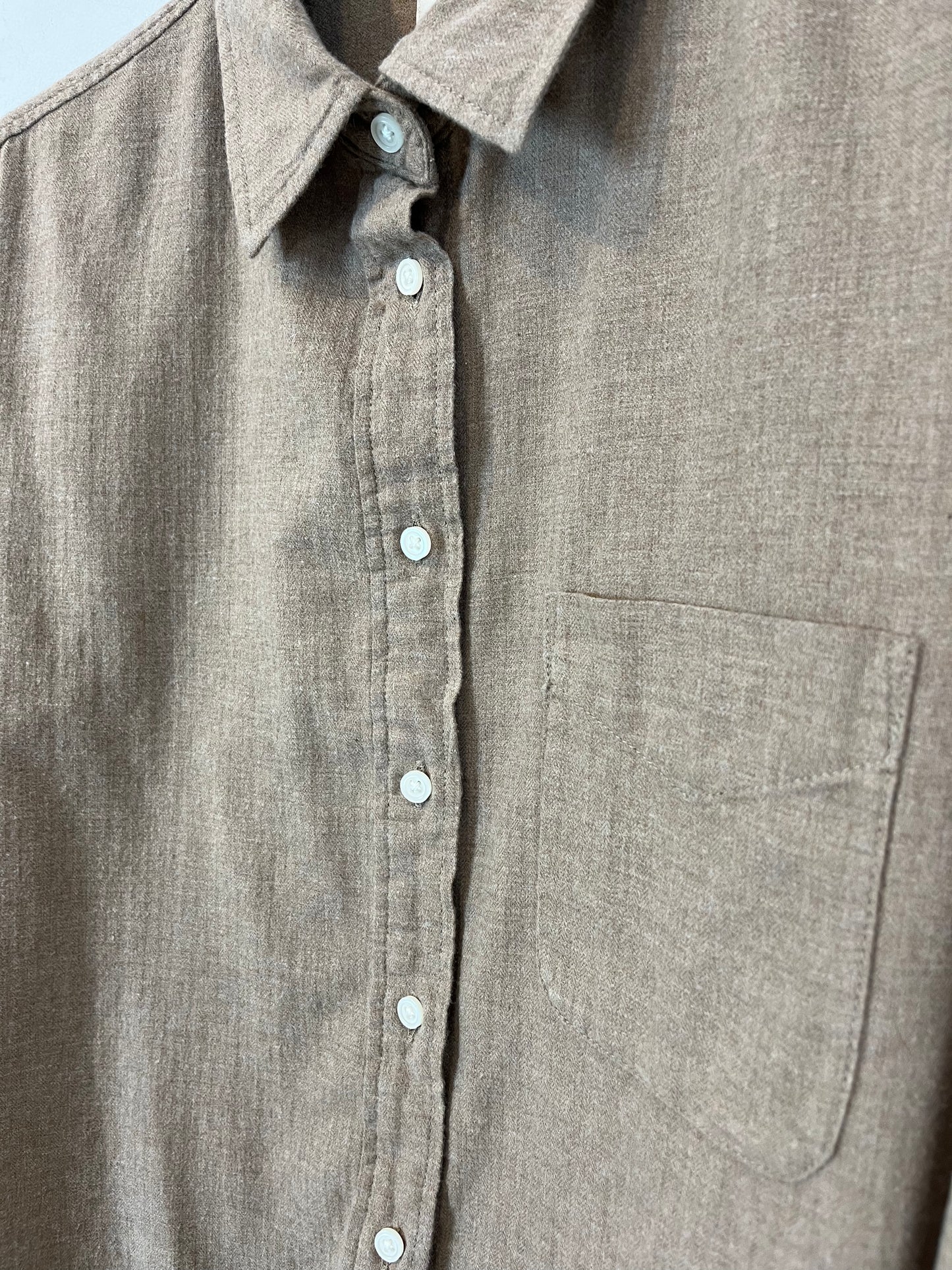 UNIQLO. Dark beige cotton shirt. TS