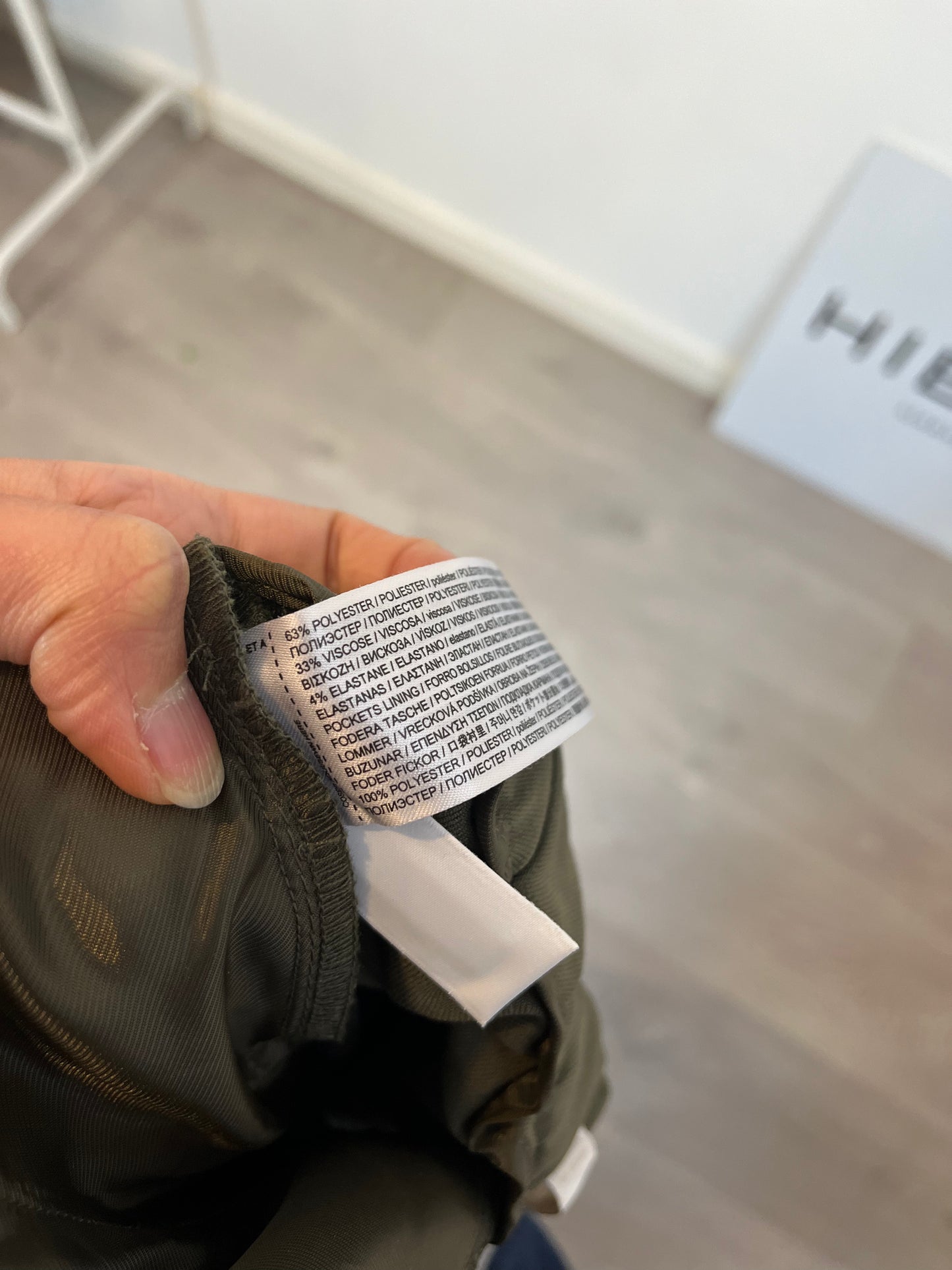 MANGO. Green pleated trousers. Size 36